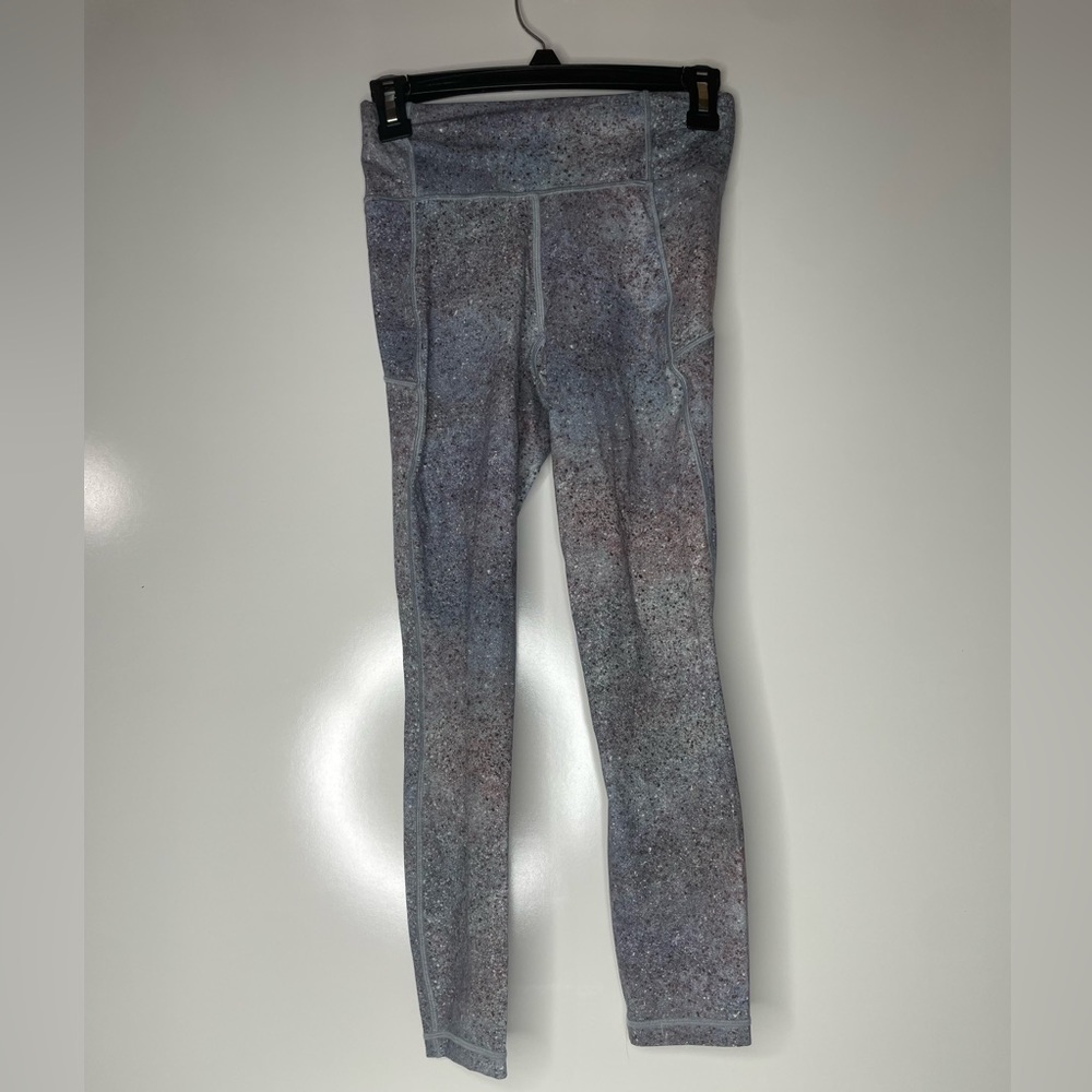Lululemon Size 4 Final Lap Crop Leggings 23" in Summer Haze.